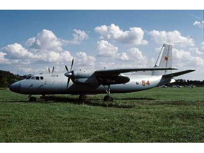 Antonov An-24T/RT Russian military transport aircraft - zdjęcie 29