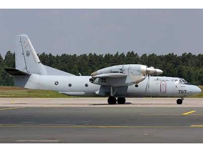 Antonov An-24T/RT Russian military transport aircraft - zdjęcie 33