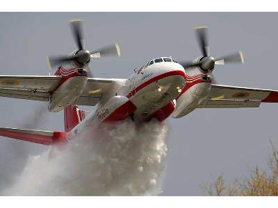 Antonov An-24T/RT Russian military transport aircraft - zdjęcie 35