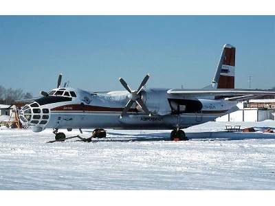 Antonov An-24T/RT Russian military transport aircraft - zdjęcie 38