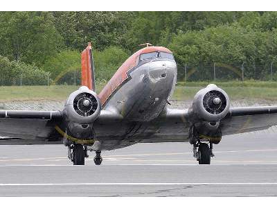 Douglas R4D-8 / C-117D American military transport aircraft - zdjęcie 3