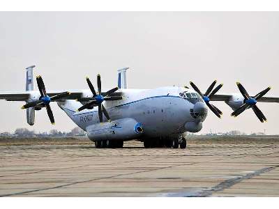 Antonov An-22 Antaeus Russian heavy transport aircraft, late ver - zdjęcie 5