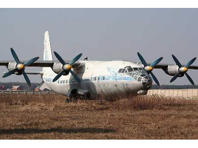 Antonov An-10 Russian medium-haul passenger aircraft, early vers - zdjęcie 6