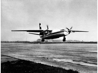 Antonov An-24B Russian short / medium haul passenger aircraft, A - zdjęcie 4