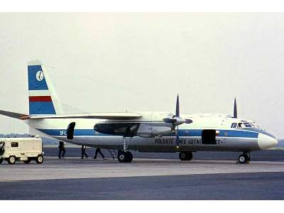 Antonov An-24B Russian short / medium haul passenger aircraft, A - zdjęcie 25