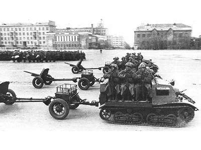 Russian armoured artillery tractor T-20 Komsomolets - zdjęcie 6