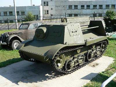 Russian armoured artillery tractor T-20 Komsomolets - zdjęcie 9