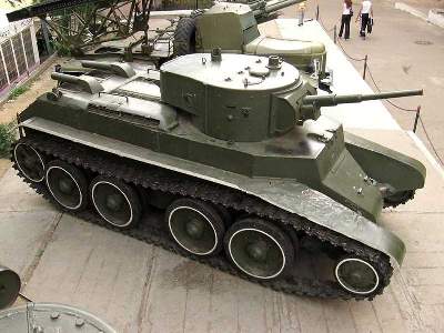 BT-7 Russian light tank, model 1935, early version - zdjęcie 9