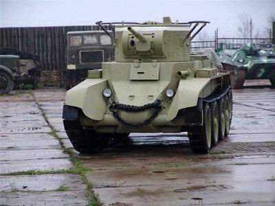 BT-7 Russian light tank, model 1935, early version - zdjęcie 15