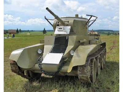 BT-7 Russian light tank, model 1935, early version - zdjęcie 17