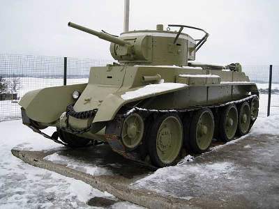 BT-7 Russian light tank, model 1935, early version - zdjęcie 18