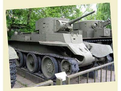 BT-7 Russian light tank, model 1935, late version - zdjęcie 3