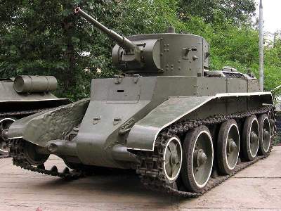 BT-7 Russian light tank, model 1935, late version - zdjęcie 10