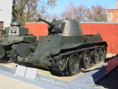 BT-7 Russian light tank, model 1937, early version - zdjęcie 14