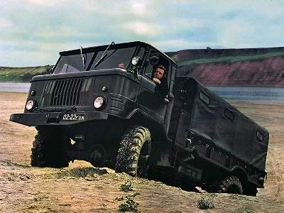 GAZ-66 Russian military truck with ZU-23-2 anti-aircraft gun - zdjęcie 9