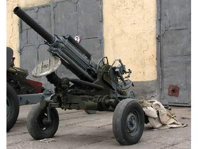 2B9 Vasilyok Russian 82 mm mortar with 2F54 towing vehicle - zdjęcie 9