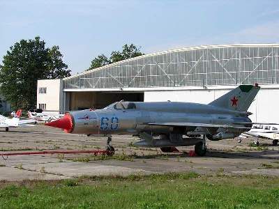 Mikoyan-Gurevich 21SMT Russian jet fighter - zdjęcie 3