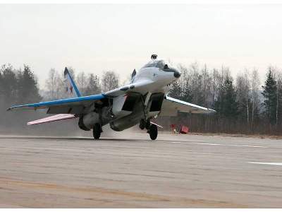Mikoyan-Gurevich 29 (9-12) Russian tactical jet fighter - zdjęcie 4