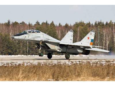 Mikoyan-Gurevich 29UB Russian combat-training tactical jet fight - zdjęcie 5