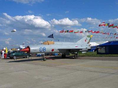 Mikoyan-Gurevich 21-93 Russian tactical jet fighter - zdjęcie 4