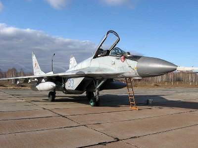Mikoyan-Gurevich 29 (9-13) Russian tactical jet fighter - zdjęcie 3
