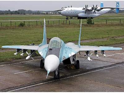 Mikoyan-Gurevich 29 (9-13) Russian tactical jet fighter - zdjęcie 6