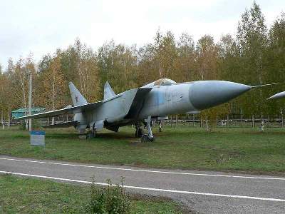 Mikoyan-Gurevich 25P Russian jet fighter-interceptor - zdjęcie 3