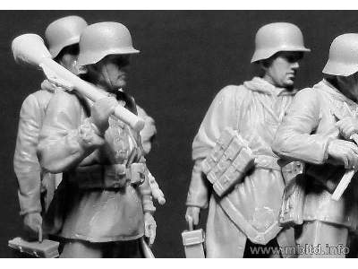 Niemieccy żołnierze - 1945 - zdjęcie 9