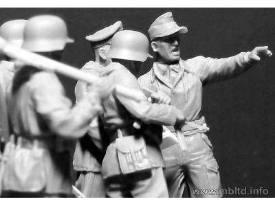Niemieccy żołnierze - 1945 - zdjęcie 10