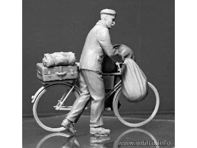 Cywil z rowerem - Europa - 1944-1945 - zdjęcie 3