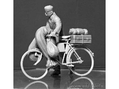 Cywil z rowerem - Europa - 1944-1945 - zdjęcie 4