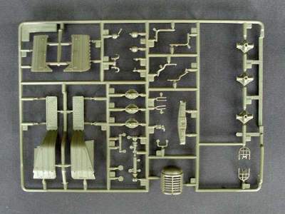 HQ-2 Missile With Loading Cabin - chińska wyrzutnia rakiet - zdjęcie 7