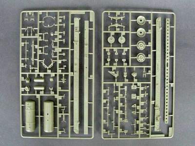 HQ-2 Missile With Loading Cabin - chińska wyrzutnia rakiet - zdjęcie 14