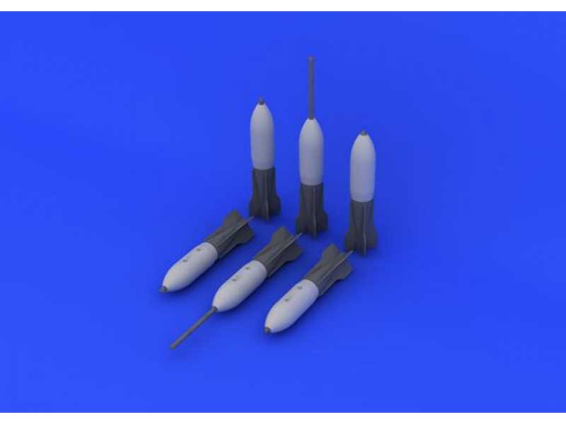 M 117 bombs late 1/48 - zdjęcie 1 M 117 bombs late 1/48 - zdjęcie 1