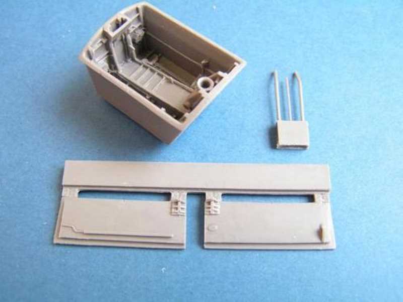 E. E. Canberra nose wheel bay for Airfix - zdjęcie 1