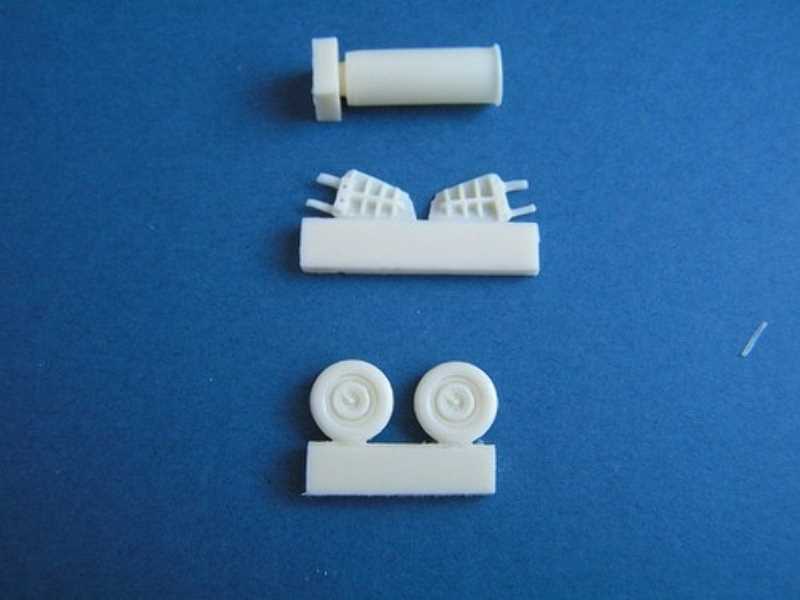 MiG-15bis/15UTI upgrade ( Wheels, airbrakes, jet pipe) for Hobby - zdjęcie 1