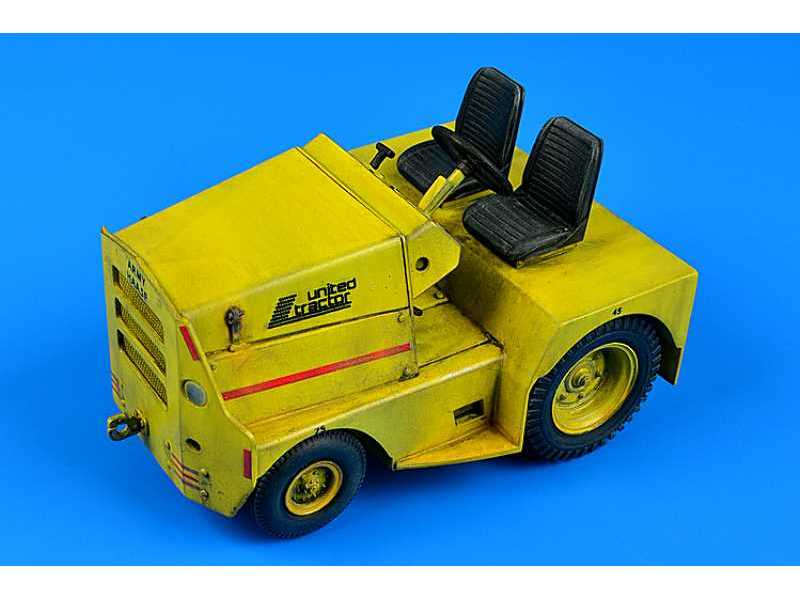 UNITED TRACTOR GC-340/SM340 tow tractor (dual mounting) - zdjęcie 1 UNITED TRACTOR GC-340/SM340 tow tractor (dual mounting) - zdjęcie 1