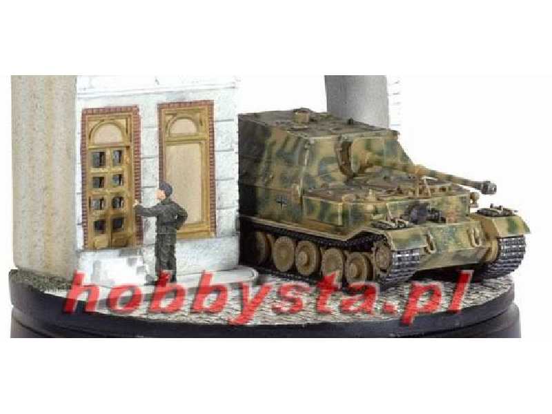 Ferdinand sPzJgAbt.653 (Zimmerit) w/Diorama Buildings - zdjęcie 1 Ferdinand sPzJgAbt.653 (Zimmerit) w/Diorama Buildings - zdjęcie 1