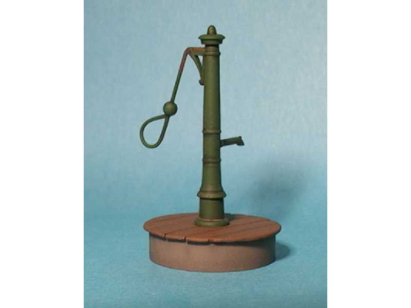 3503 Old Water Pump (manual style) - zdjęcie 1 3503 Old Water Pump (manual style) - zdjęcie 1
