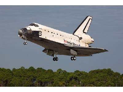 Space Shuttle w/Cargo Bay and Satellite - zdjęcie 1