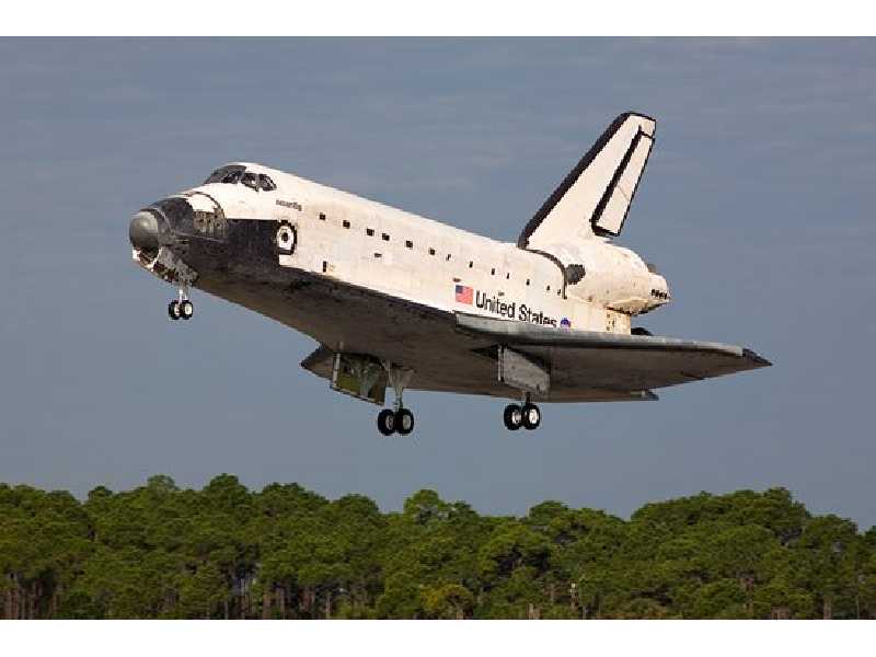 Space Shuttle w/Cargo Bay and Satellite - zdjęcie 1 Space Shuttle w/Cargo Bay and Satellite - zdjęcie 1